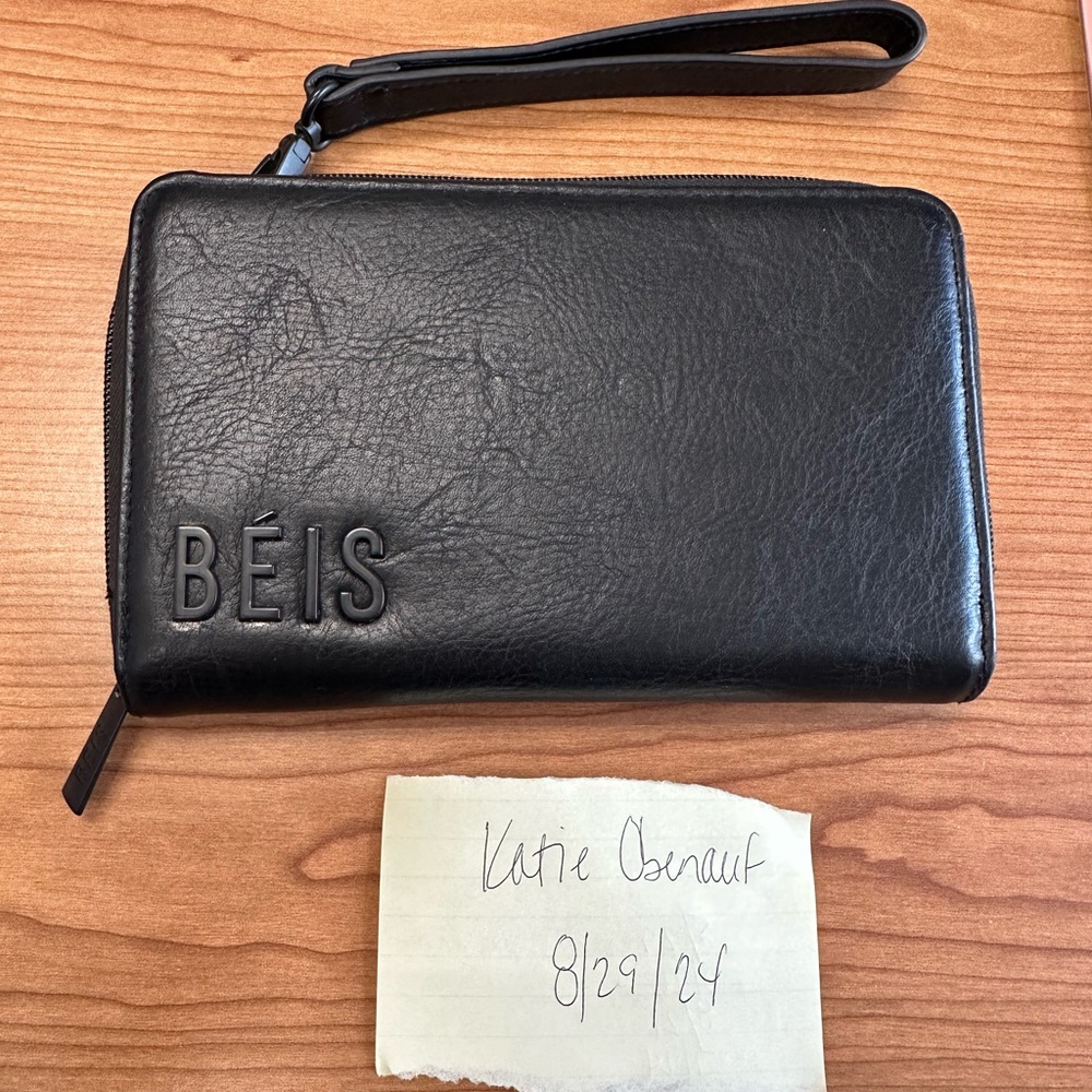 Beis Travel Wallet in Black